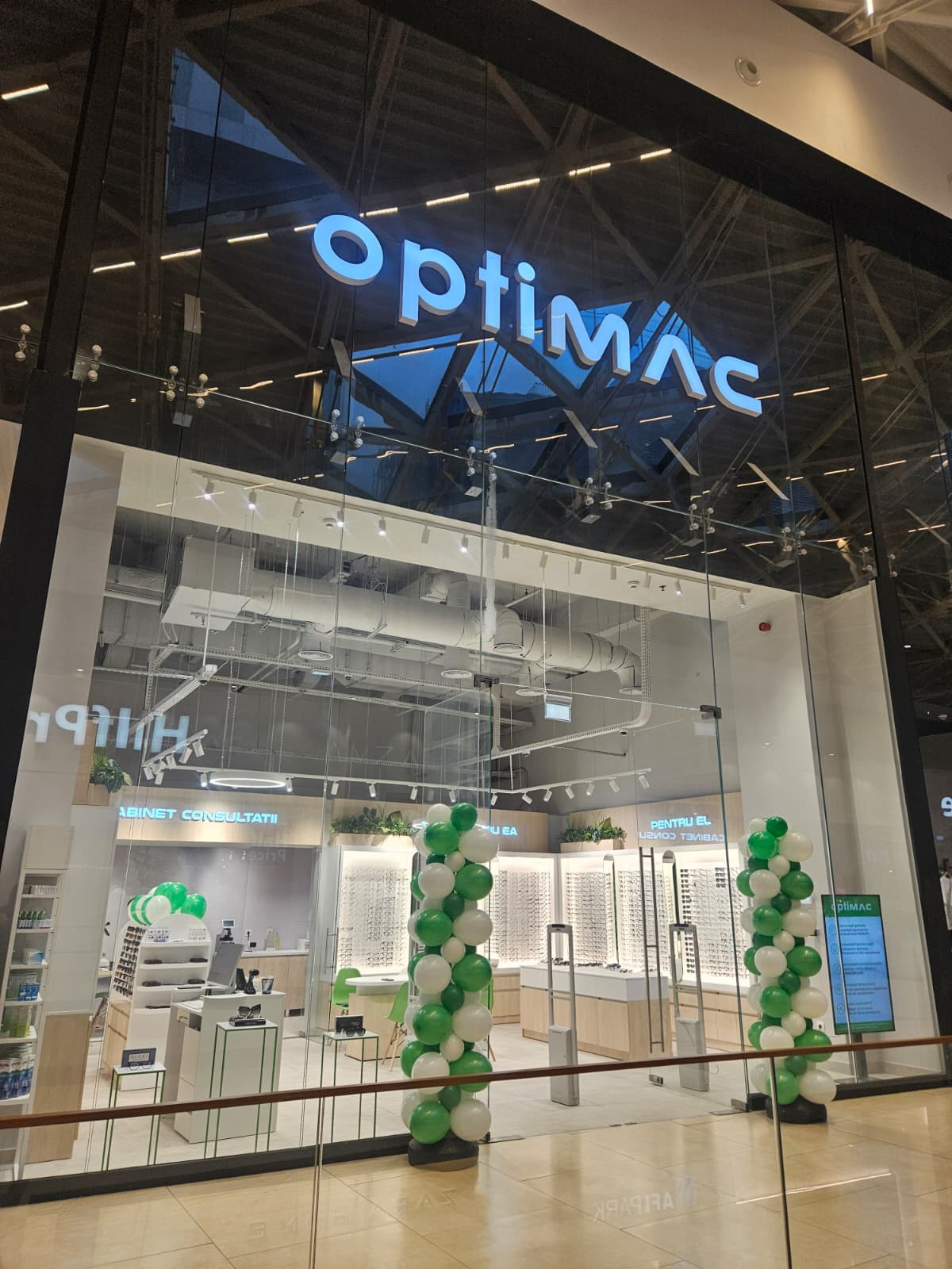 Magazin optiMAC Victoriei